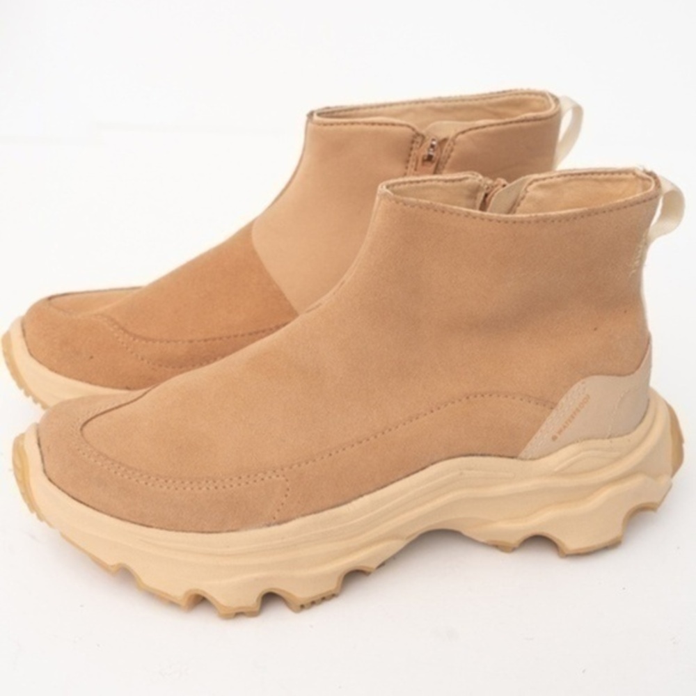 Sorel. New! Kinetic Breakthru Acadia Boot. New without box.